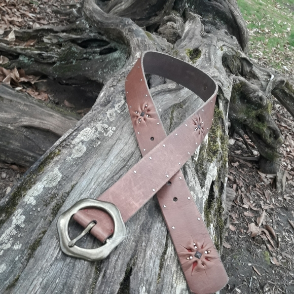 Genuine Leather Belt Metal Studs  Embellished Distressed Cut Out Sunflower 31-34 - Picture 3 of 16